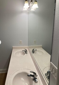 Building Photo - 6958 Summerset Dr