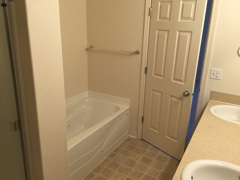 Master Bath - 7212 34th Ave NE