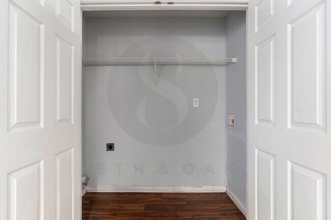 Building Photo - 3BR/2.5BA Townhouse Near Flat Shoals Parkway!
