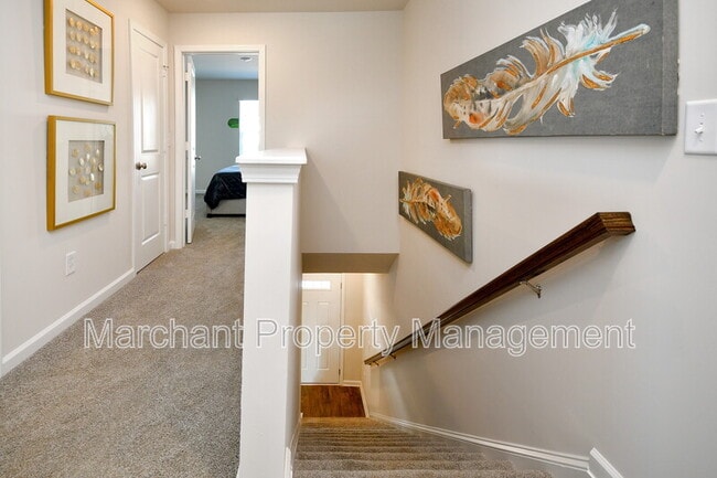 Building Photo - 27 English Ct