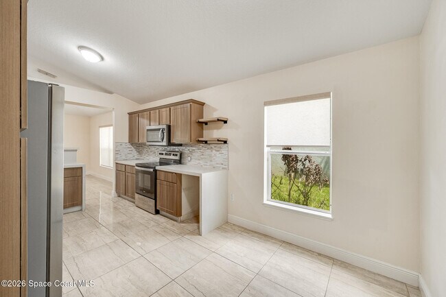 Building Photo - 537 Mason Dr