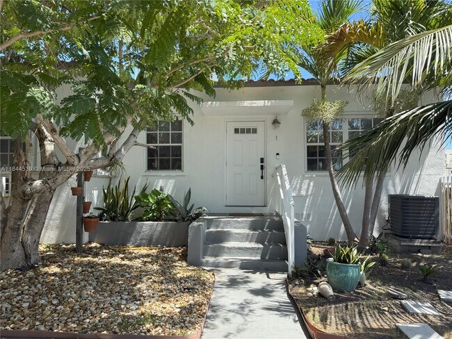 Primary Photo - 8401 Crespi Blvd