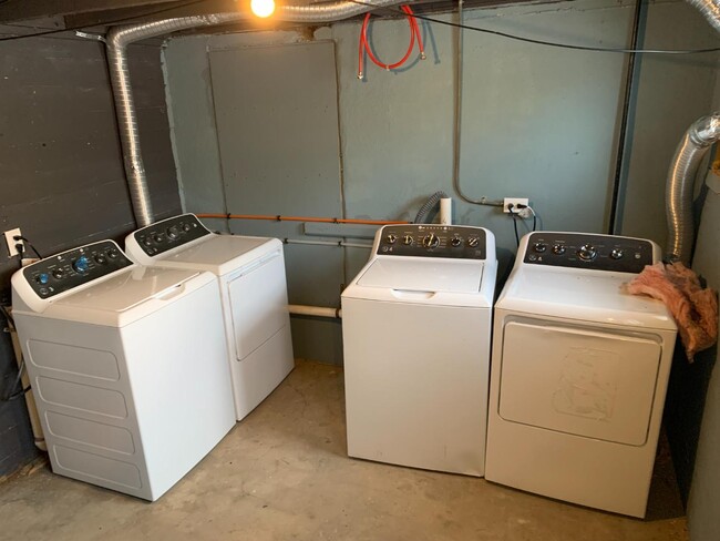 Building Photo - 420 Emmet St