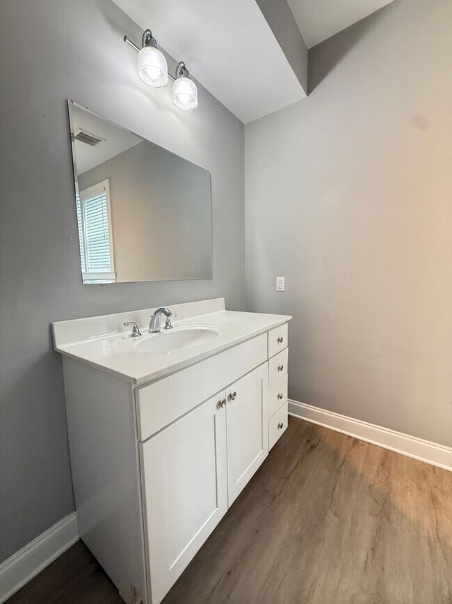 Building Photo - 9 Hanover St