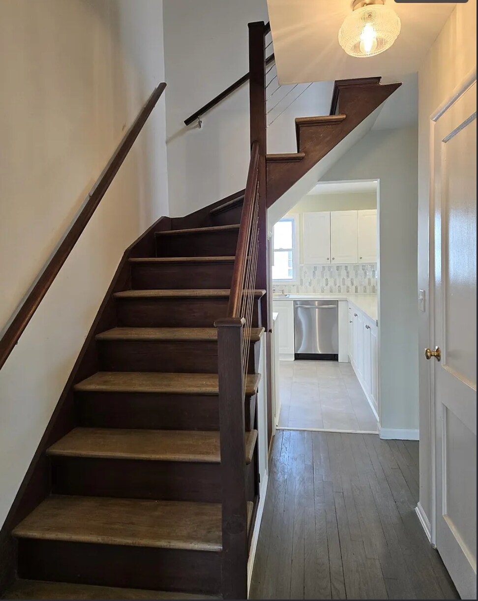 Building Photo - 38 Hartland St