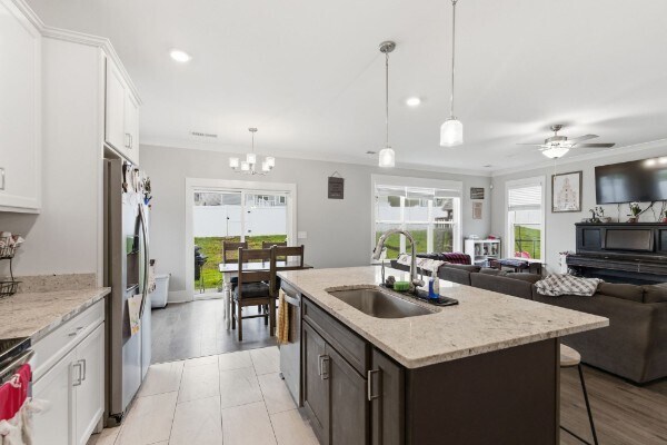 Building Photo - 8649 Lawson Dr