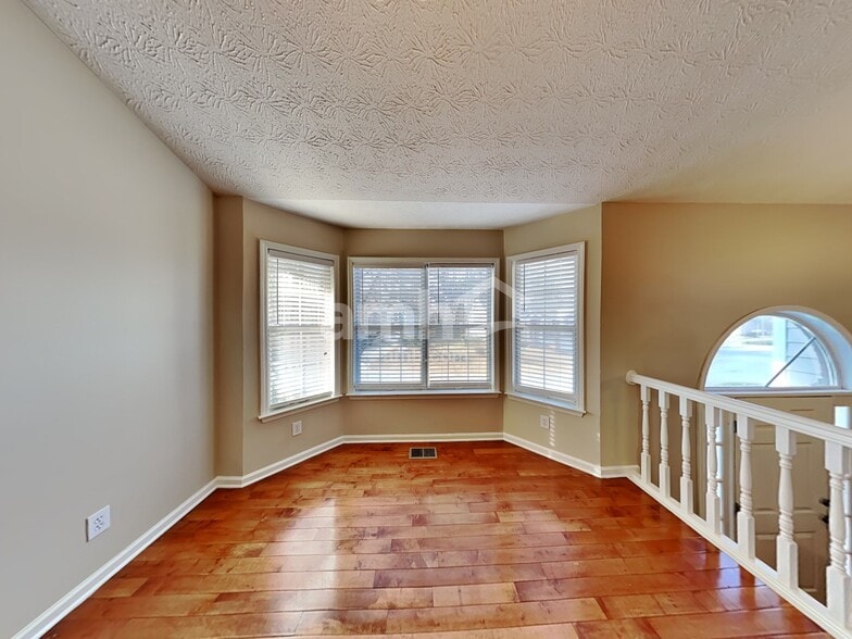 Building Photo - 508 Silver Maple Ln