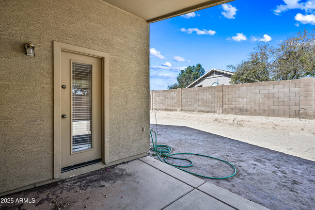 Building Photo - 15742 W Latham St