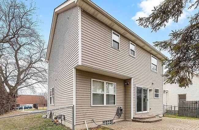 Building Photo - 2941 Beland Ave