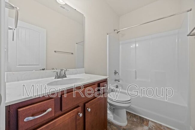 Building Photo - 178 Woodwater Cir