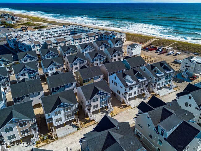 Building Photo - 19 Cummins St