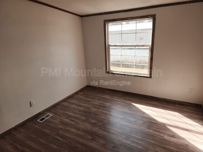 Building Photo - 17 Misty Mountain Way