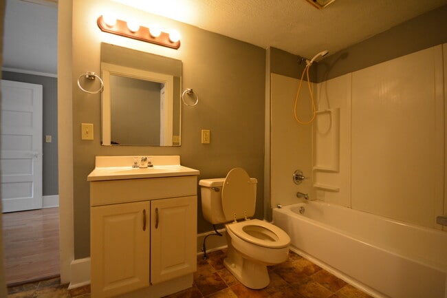 Building Photo - 3 Bedroom Home with lots of EXTRAS