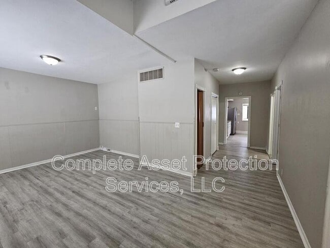 Building Photo - 111 Laurel St