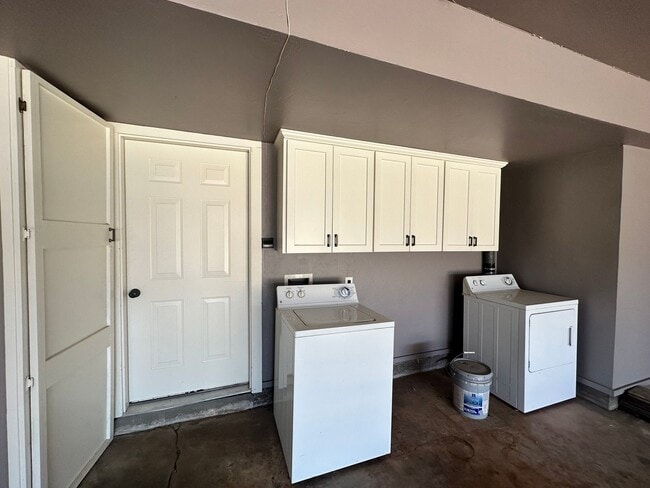 Building Photo - Fully Remodeled 3-bed 1-bath House Availab...