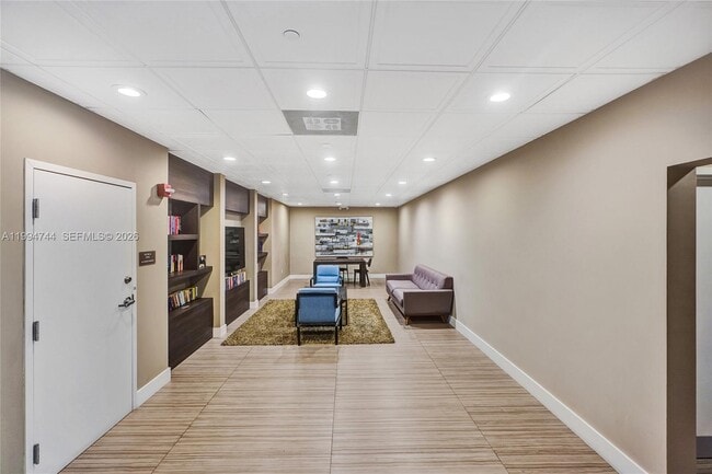 Building Photo - 3625 N Country Club Dr