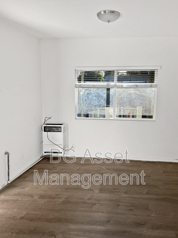 Building Photo - 859 California Blvd