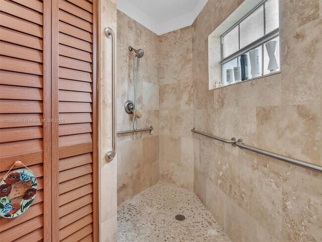 Building Photo - 6538 Via Regina