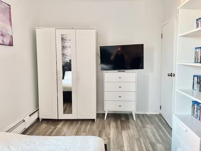 Building Photo - 404 5th St