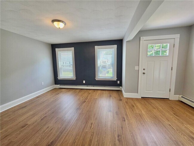 Building Photo - 5 Greystone Ave