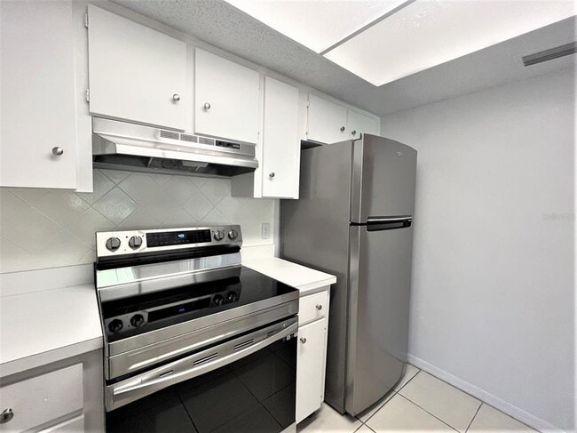Building Photo - 3153 Bloomingdale Villas Ct