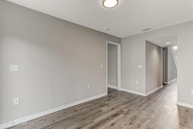Building Photo - 172 King Arthur Ct