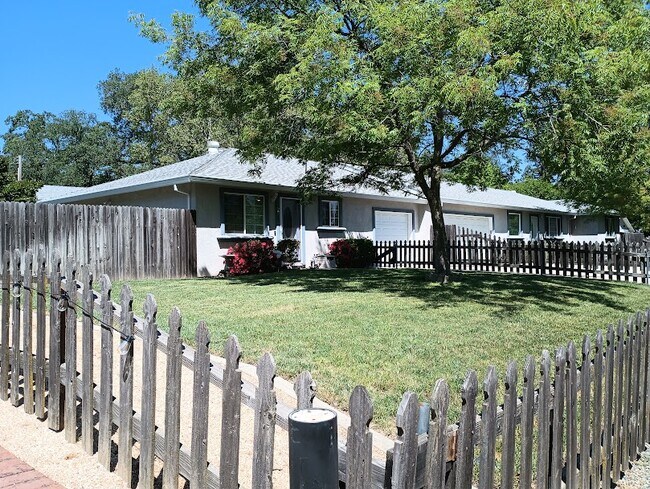 Building Photo - 7817 Clearview Dr