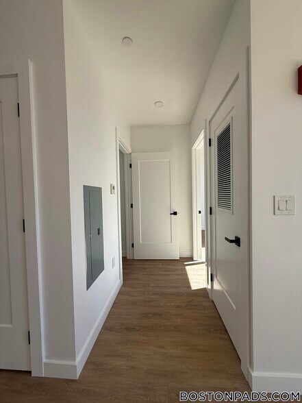 Building Photo - 199 Gardner St