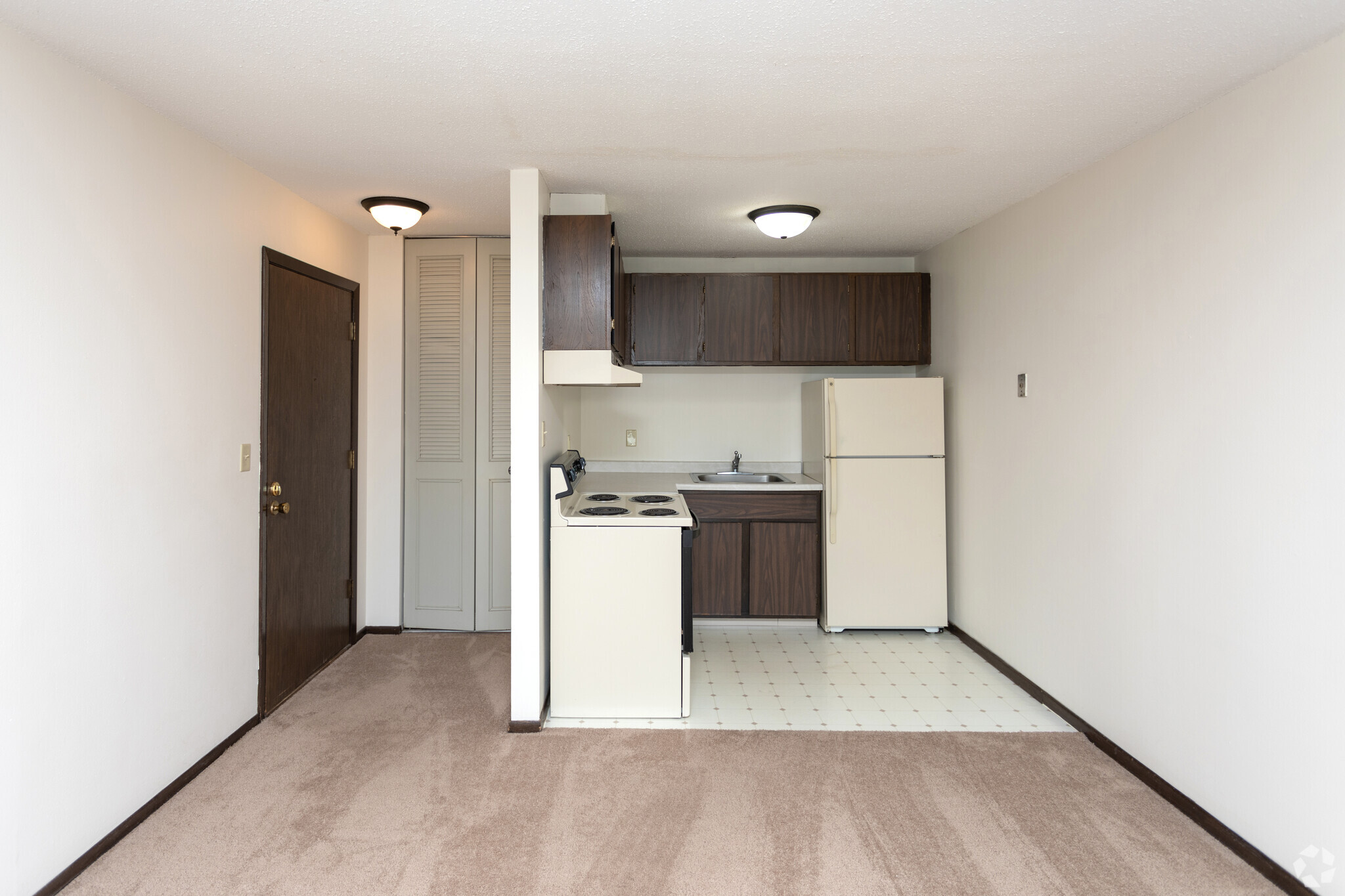 Studio, 1BA - 435SF - Woodmere Apartments