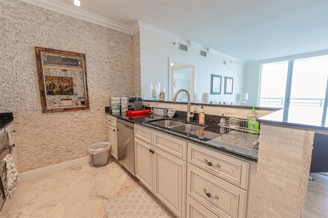Building Photo - 325 S Biscayne Blvd