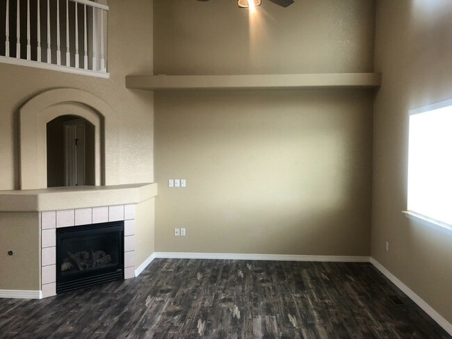 Building Photo - Large 4 bedroom Home in Commerce City