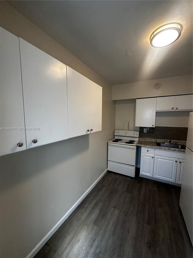 Building Photo - 112 NE 63rd St