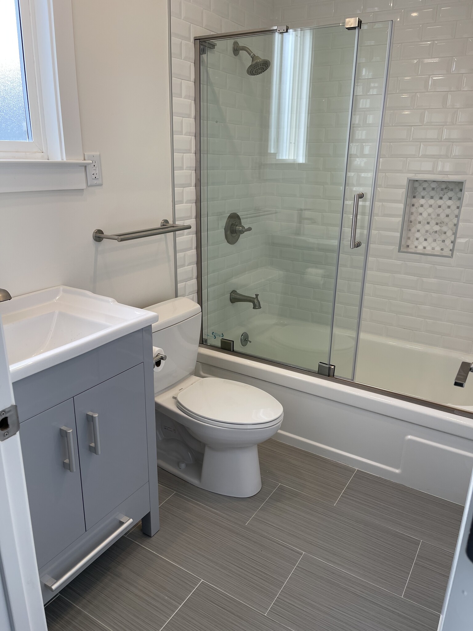 Building Photo - 85 Longview Dr