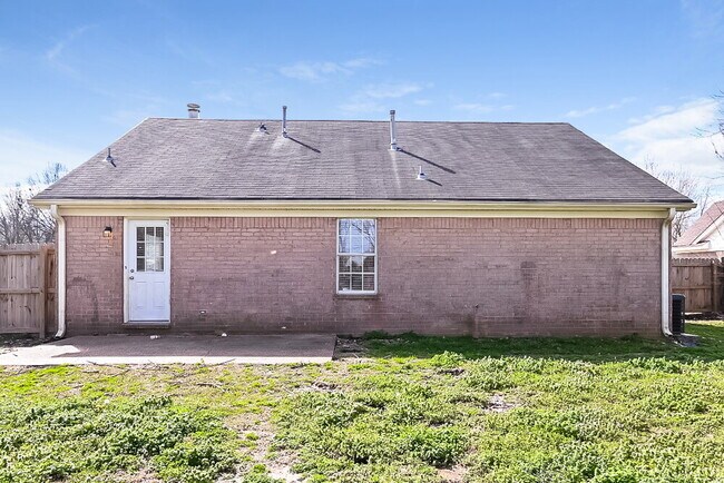 Building Photo - 6650 Black Oak Dr