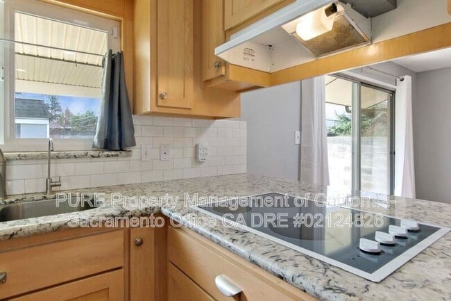 Building Photo - 8916 Fashion Dr