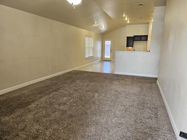 Building Photo - 806 E 93rd St