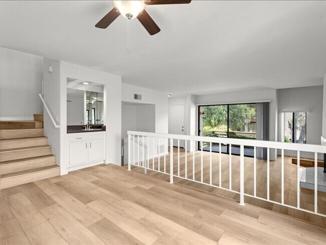 Building Photo - Spacious 3Beds+2.5Baths Townhouse With A B...