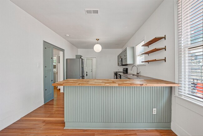 Building Photo - 2519 Stevens St