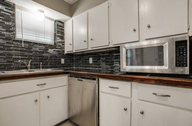 Building Photo - 3401 Sidney Dr