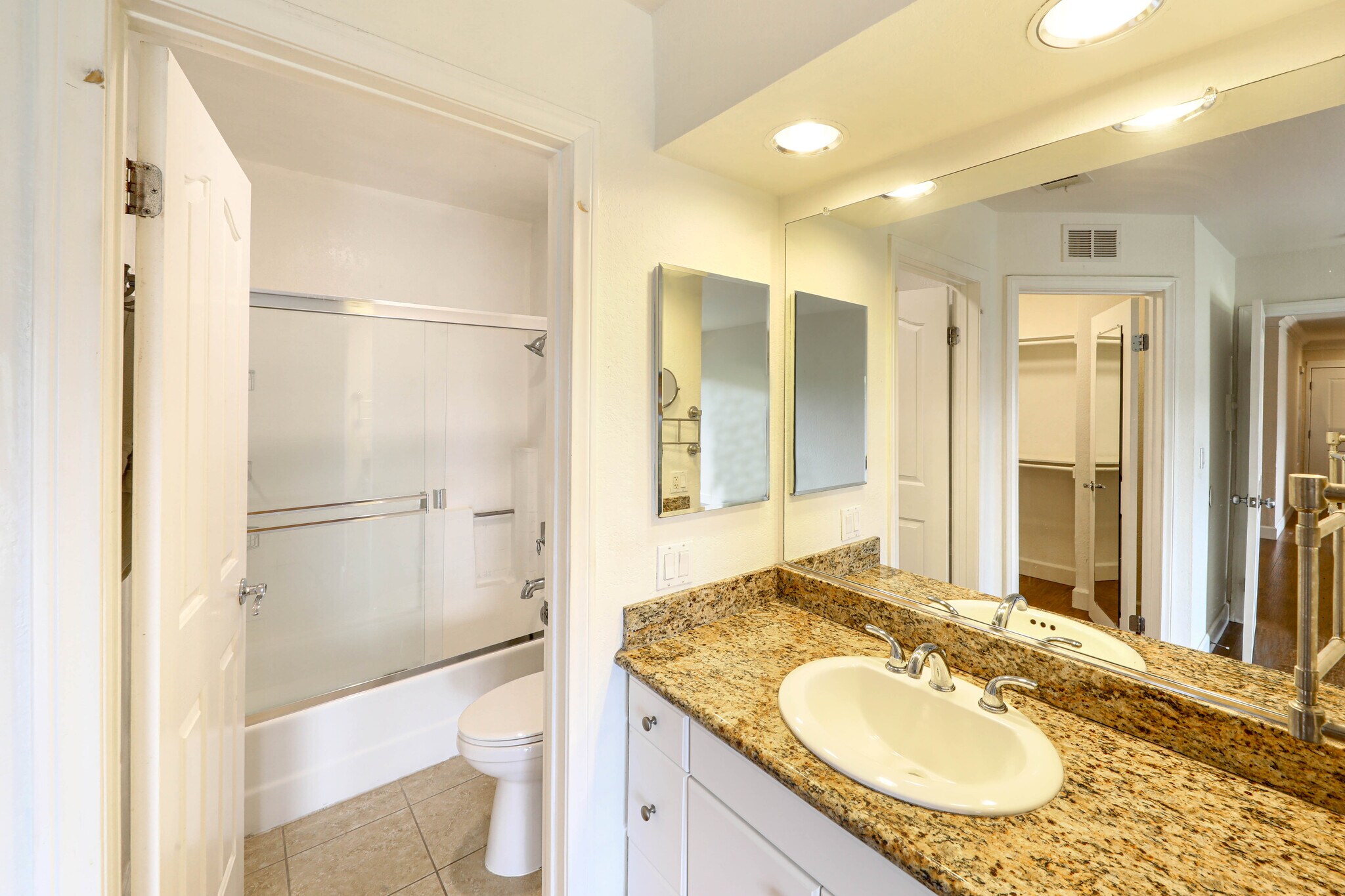Master Bathroom - 25601 Indian Hill Ln
