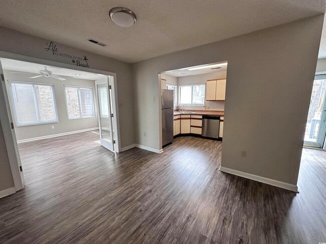 Building Photo - 6536 Valene Ct