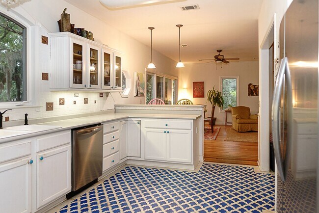 Building Photo - Amazing sunsets at this waterfront home