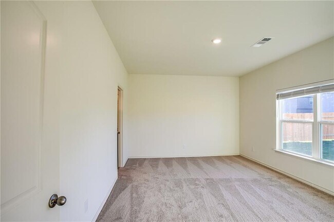 Building Photo - 19024 Quiet Range Dr