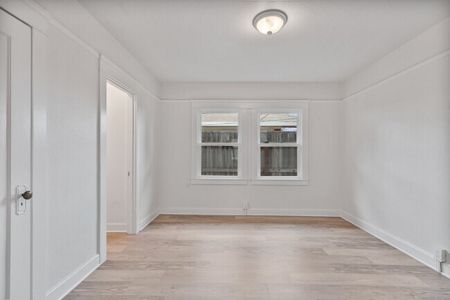 Building Photo - Beautifully Remodeled Home