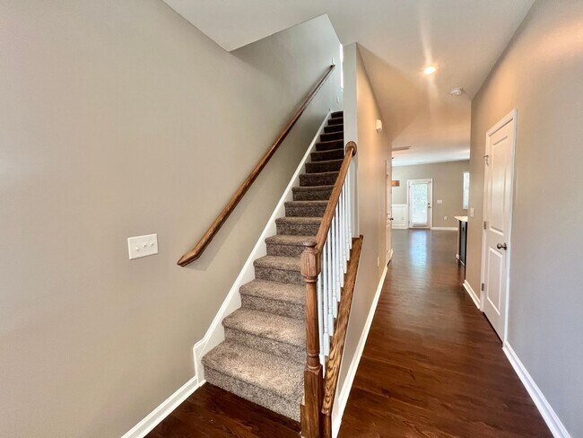 Building Photo - **OFFERING WAIVED APPLICATION FEES & $150 MOVE IN PROMOTION** Newly Remodeled 3BD, 2.5BA Raleigh ...