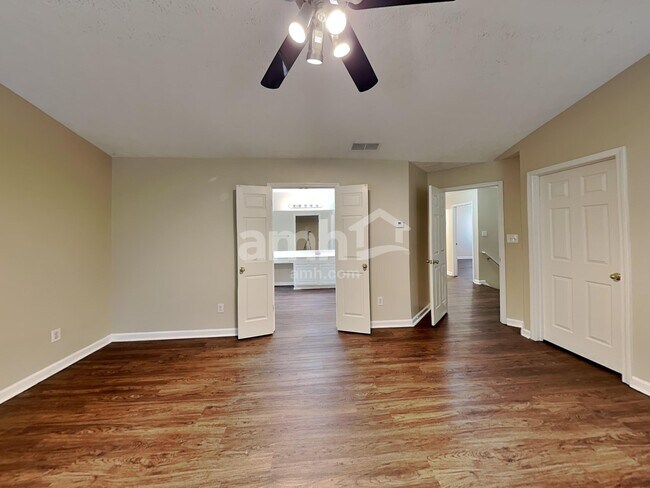 Building Photo - 6932 Silver Bend Pl