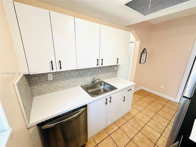 Building Photo - 540 15th St