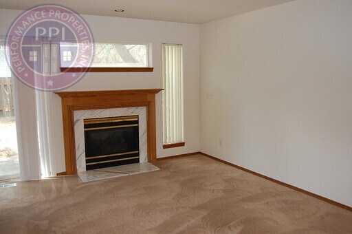 Building Photo - Orenco - Townhouse Duplex