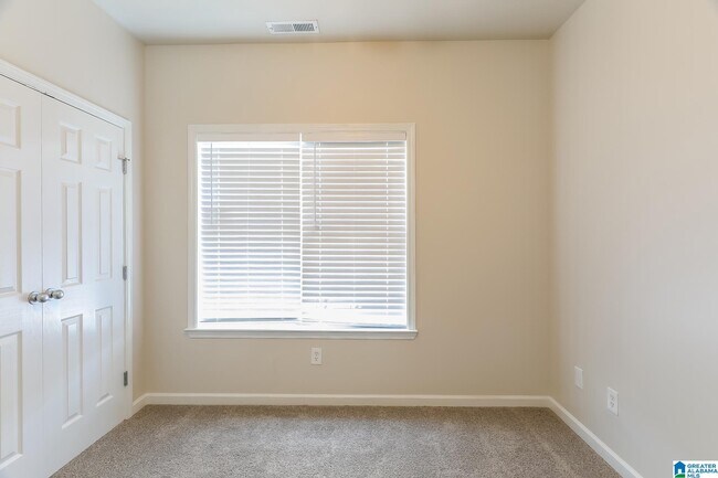 Building Photo - 1043 Kerry Dr