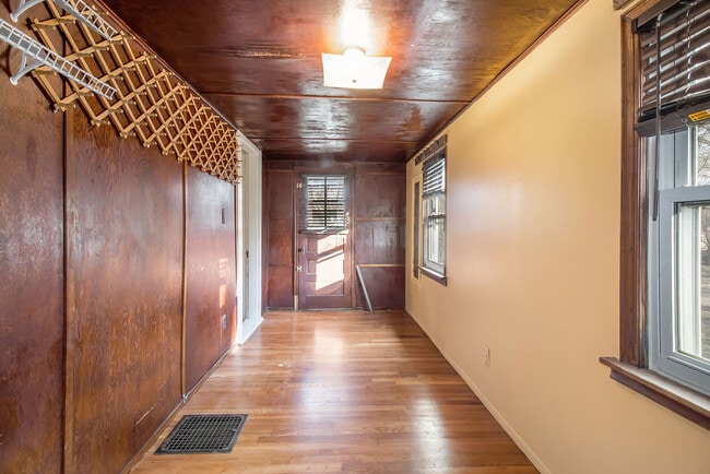 Building Photo - 5 Wenonah Dr